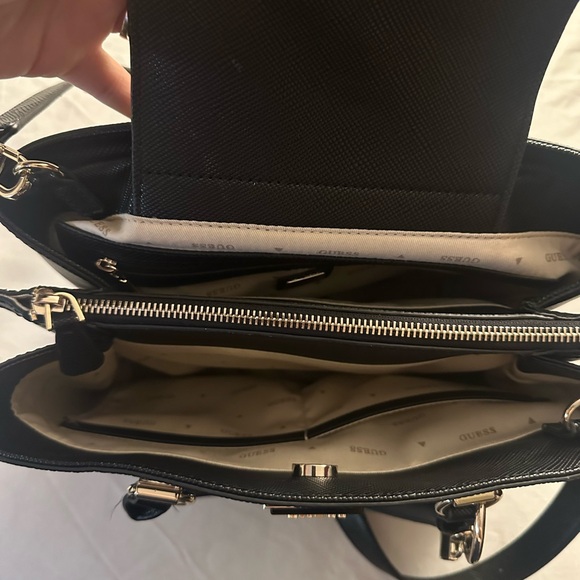 GUESS Noelle Girlfriend Satchel - Picture 10 of 10